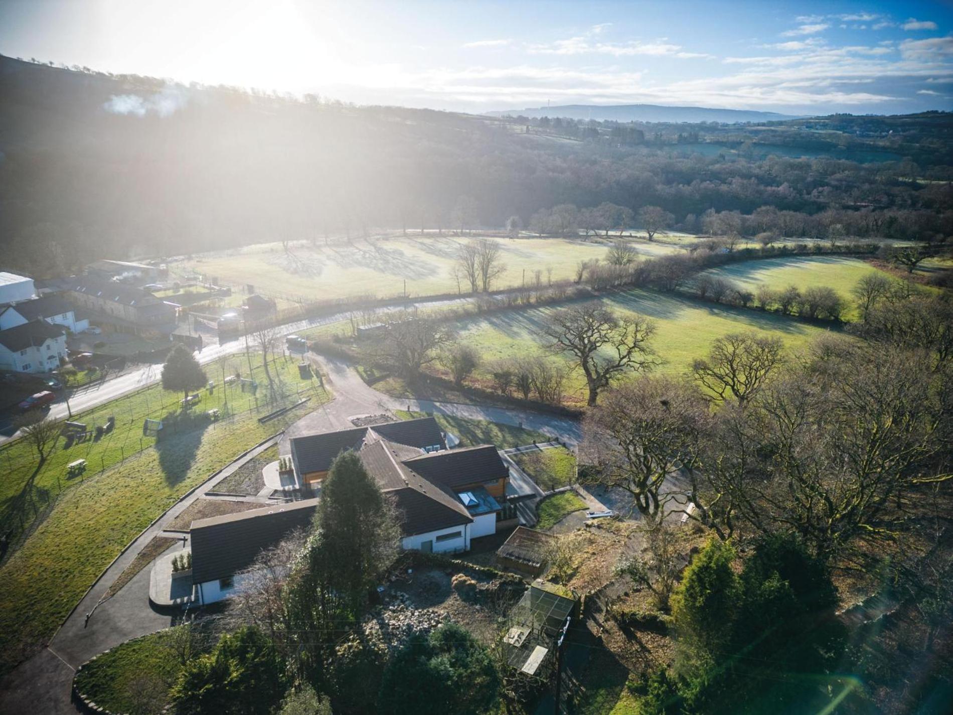 Suite 10 - Sleeping Giant Hotel - Pen Y Cae Inn Брекон Экстерьер фото